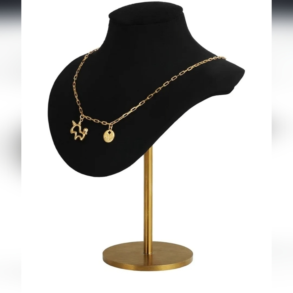 Elegant Velvet Necklace Display